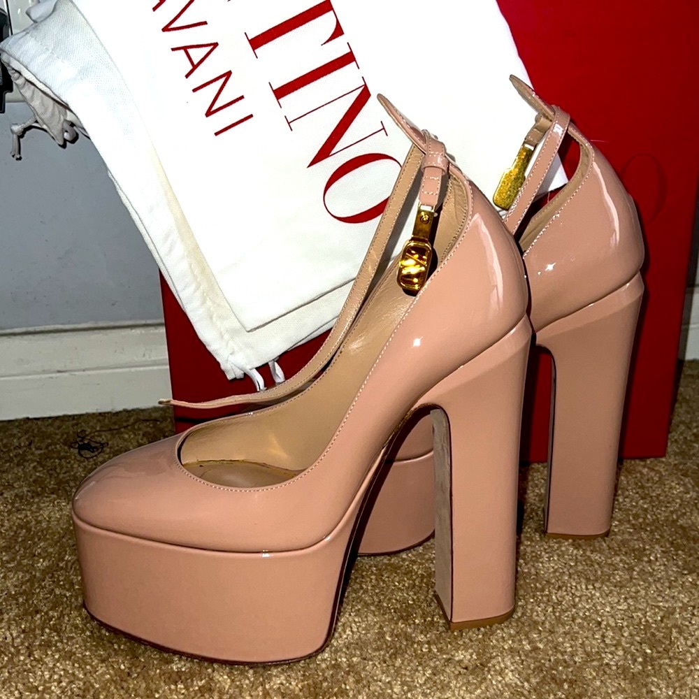 VALENTINO GARAVANI TAN-GO PLATFORM PUMP IN PATENT LEATHER 155 MM Rose color
